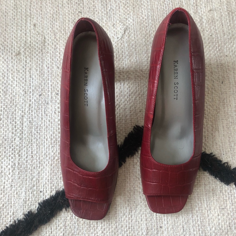 Brand new red crocodile heels 🐊